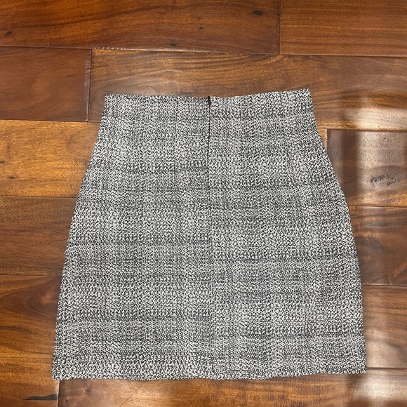 Never-worn Babaton Kinsley Skirt! - Picture 3 of 4